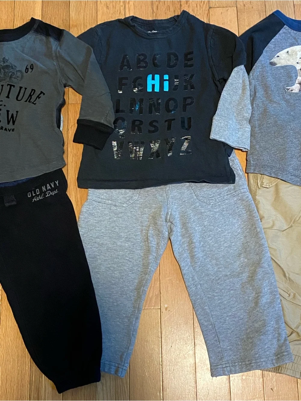 BabyGAP, Old Navy 6pc Lot/ Bundle Size 2 Years/ 2T , 3 Graphic Tees & 3 Pants